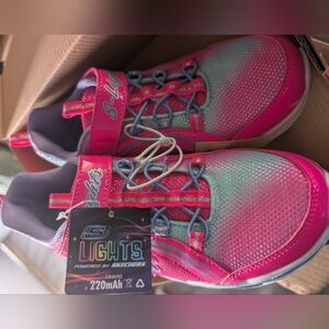 NIB Skechers Girls Shoes Light Up Size 5
